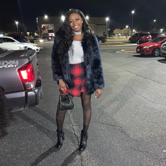 MEET YOUR POSHER ☺️ - Picture 6 of 6